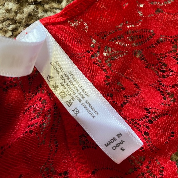 Red lace bralette size small - Picture 3 of 4